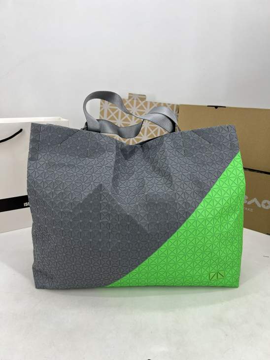 Picture of Issey Miyake Handbags _SKUfw163677877fw